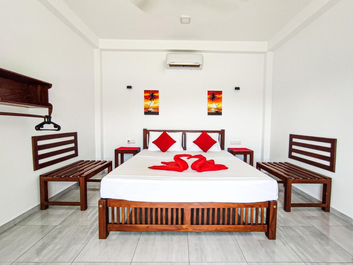 Villa Red Pool Hikkaduwa Esterno foto