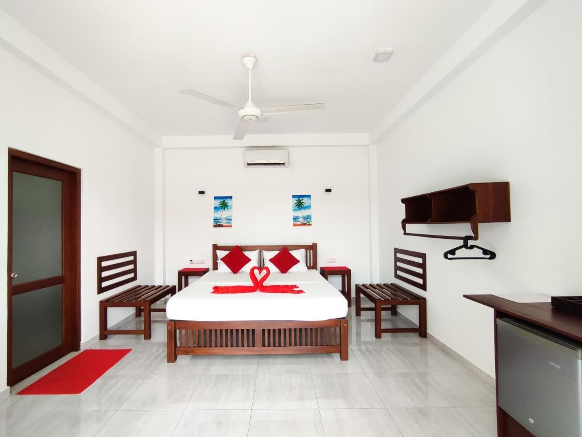 Villa Red Pool Hikkaduwa Esterno foto