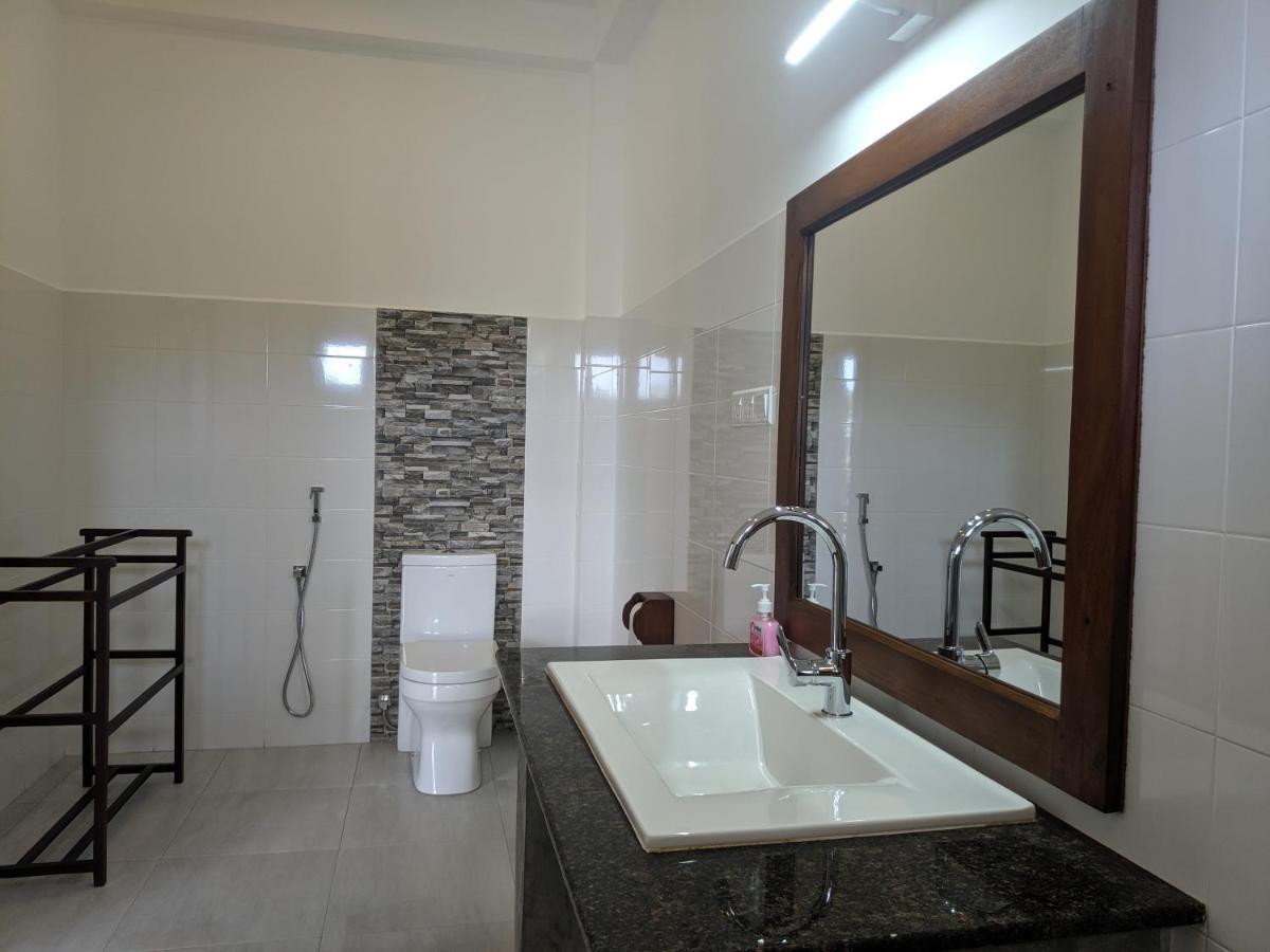 Villa Red Pool Hikkaduwa Esterno foto