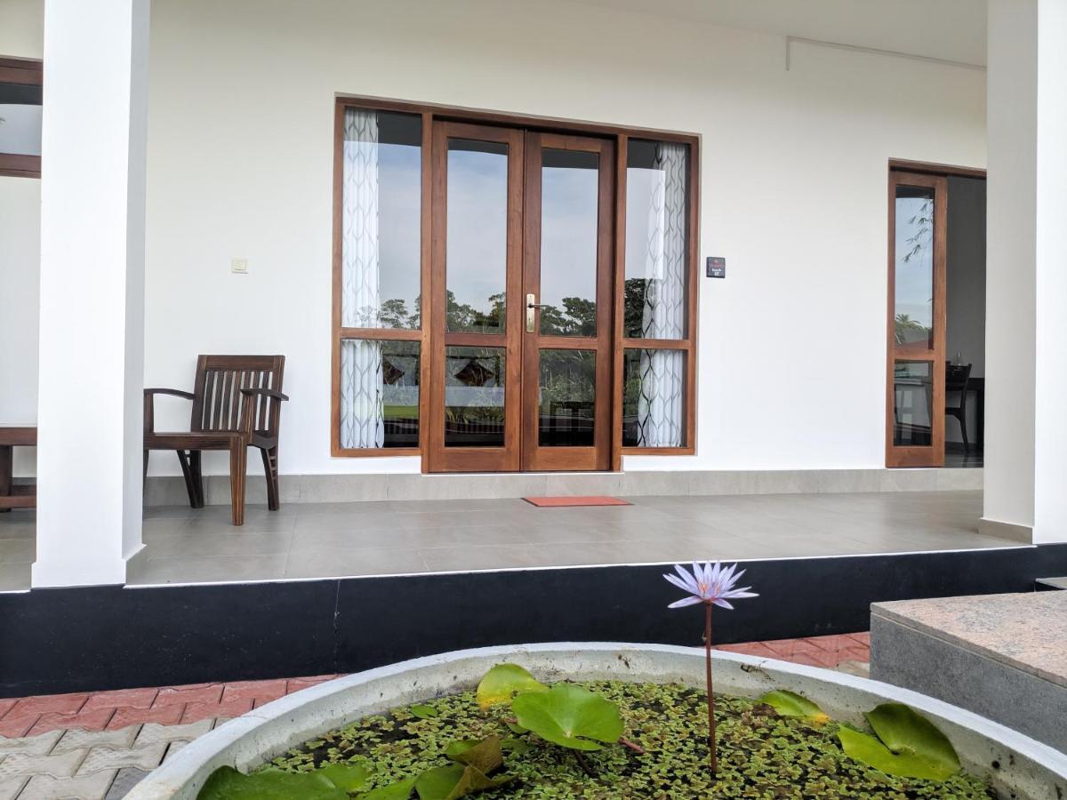 Villa Red Pool Hikkaduwa Esterno foto