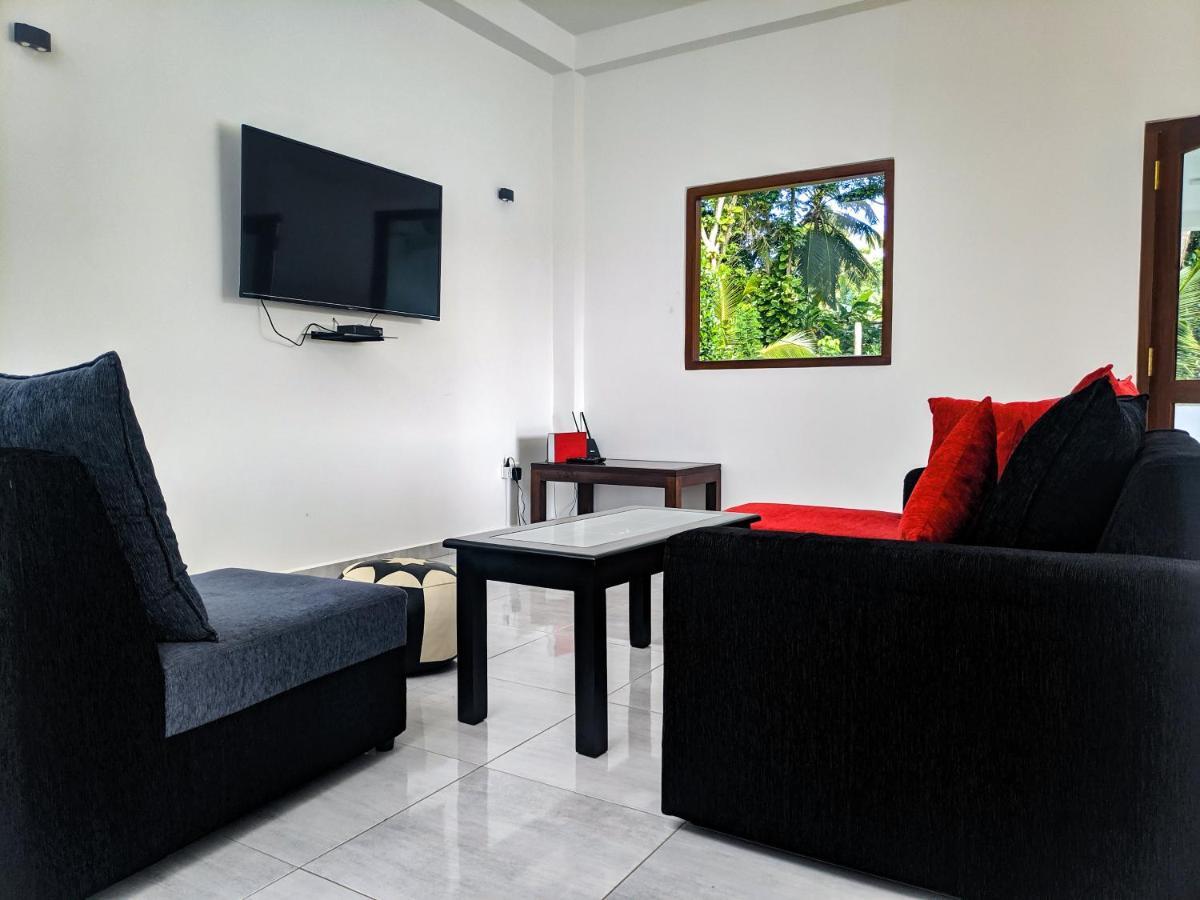 Villa Red Pool Hikkaduwa Esterno foto