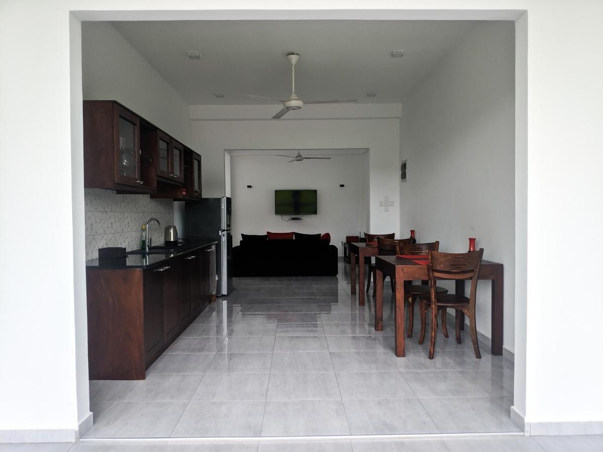 Villa Red Pool Hikkaduwa Esterno foto