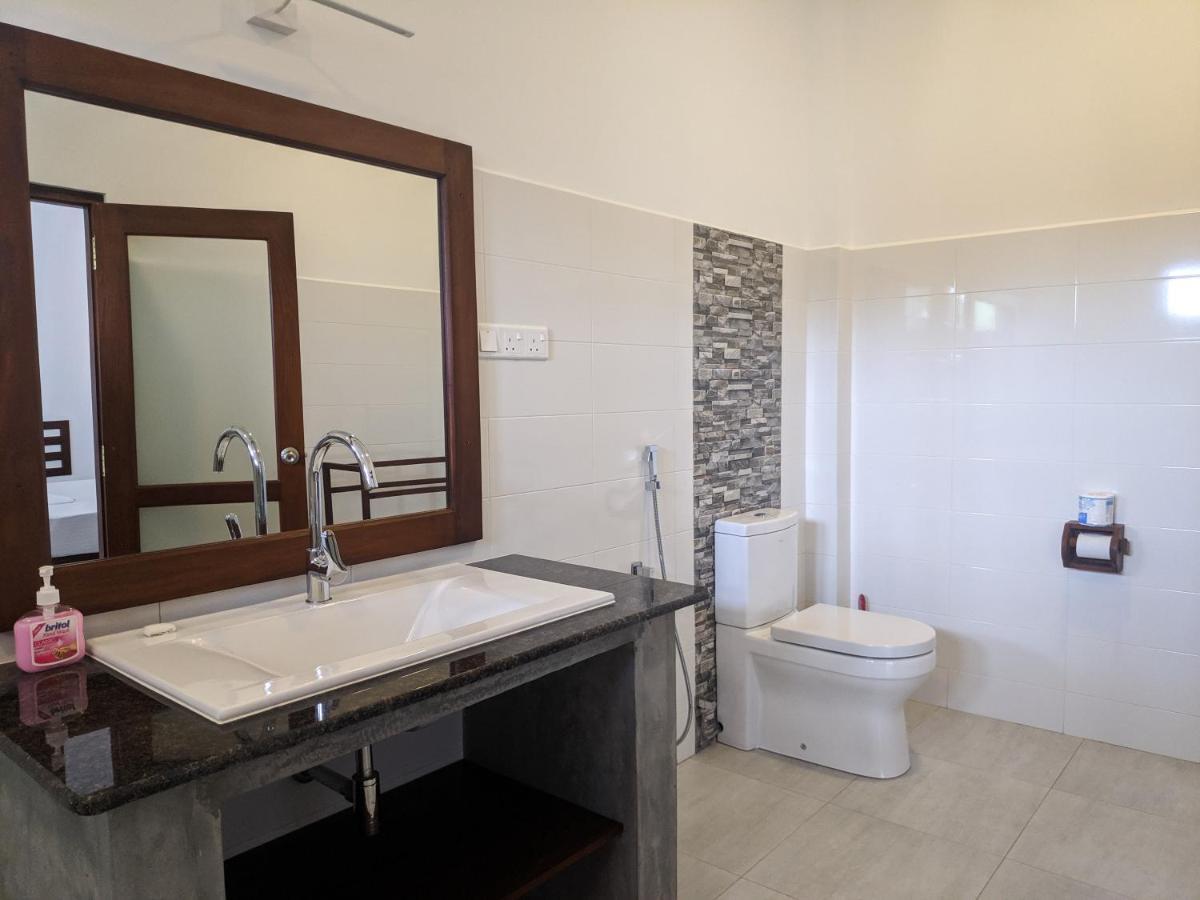 Villa Red Pool Hikkaduwa Esterno foto
